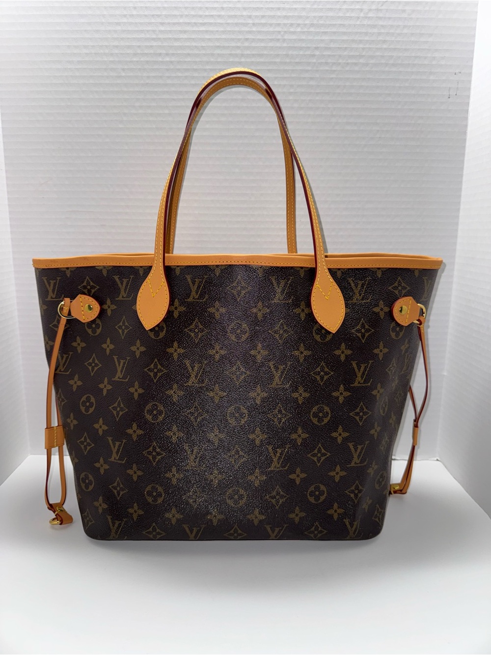 Louis Vuitton Monogram Neverfull MM size